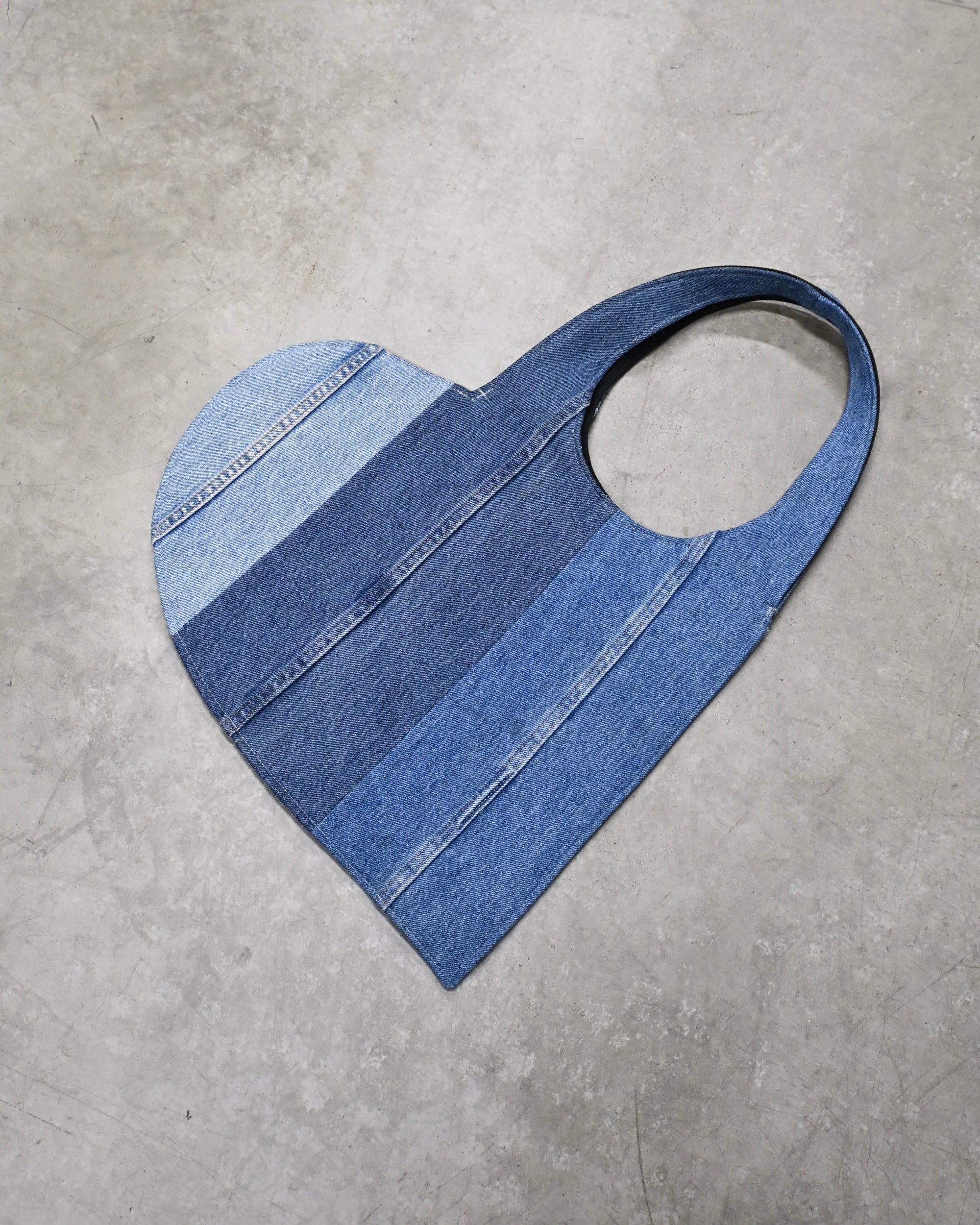 ID26-034-F /  denim heart bag【E】