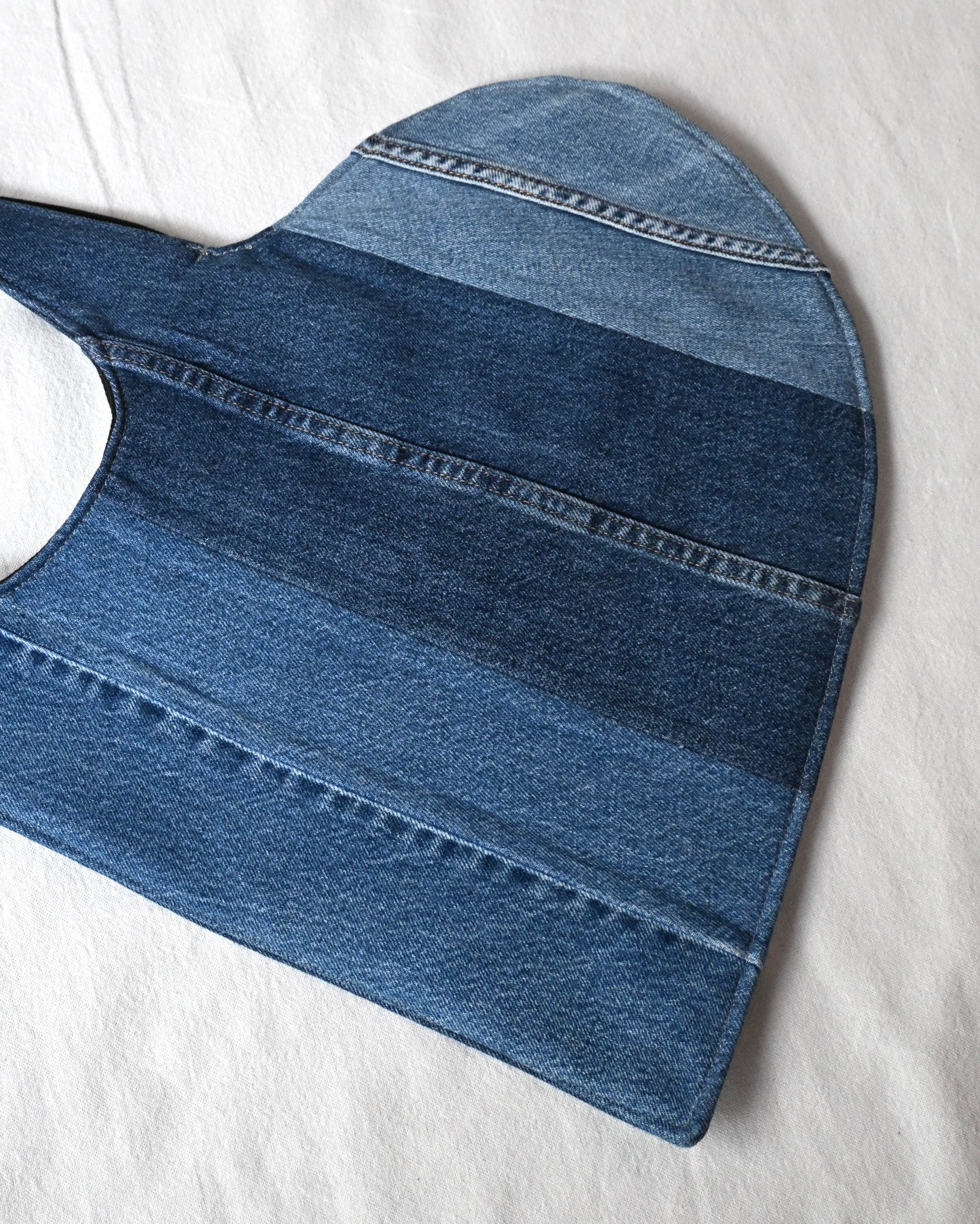 ID26-034–F / denim heart bag【A】
