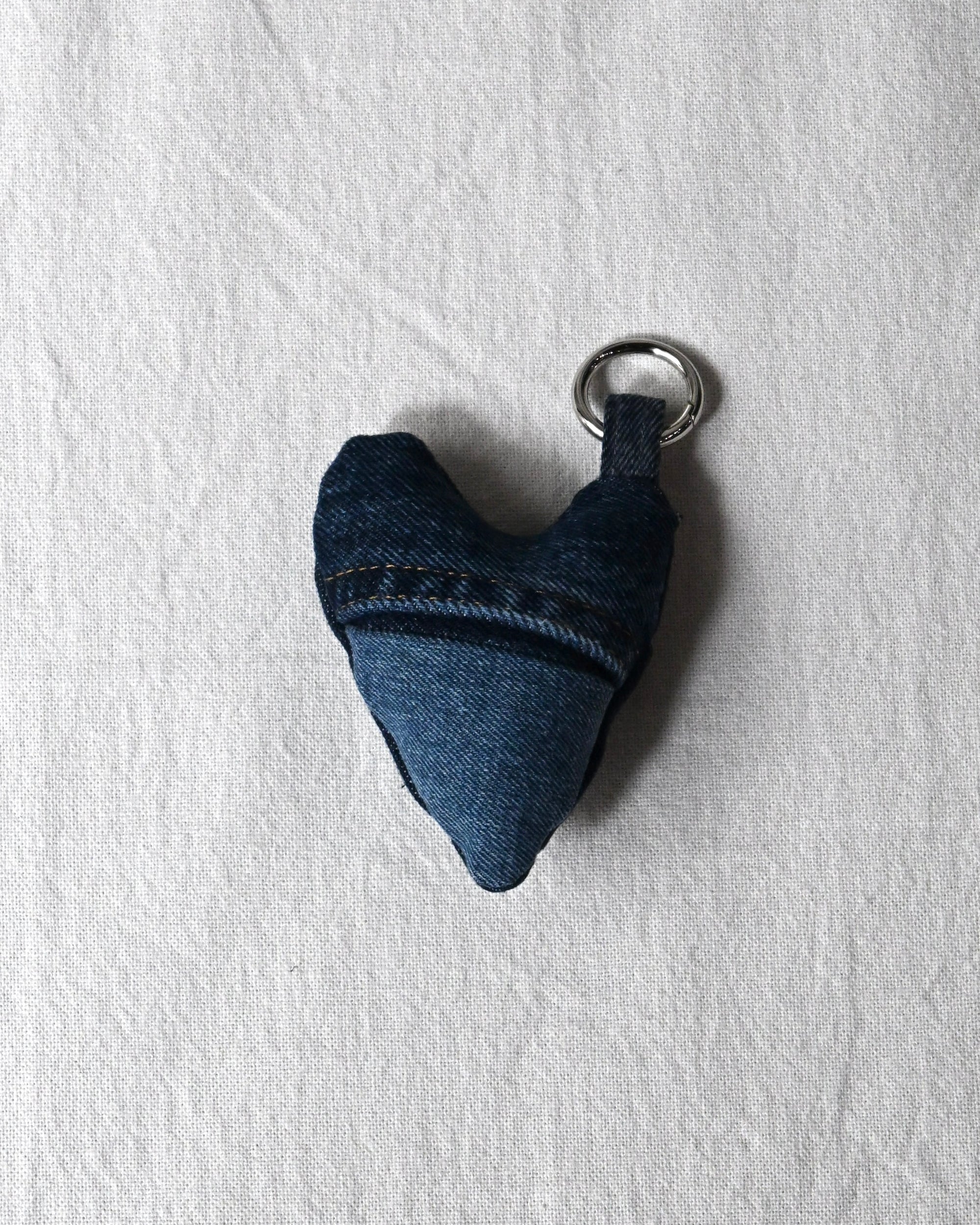 ID26-033-F/denim heart charm【A】
