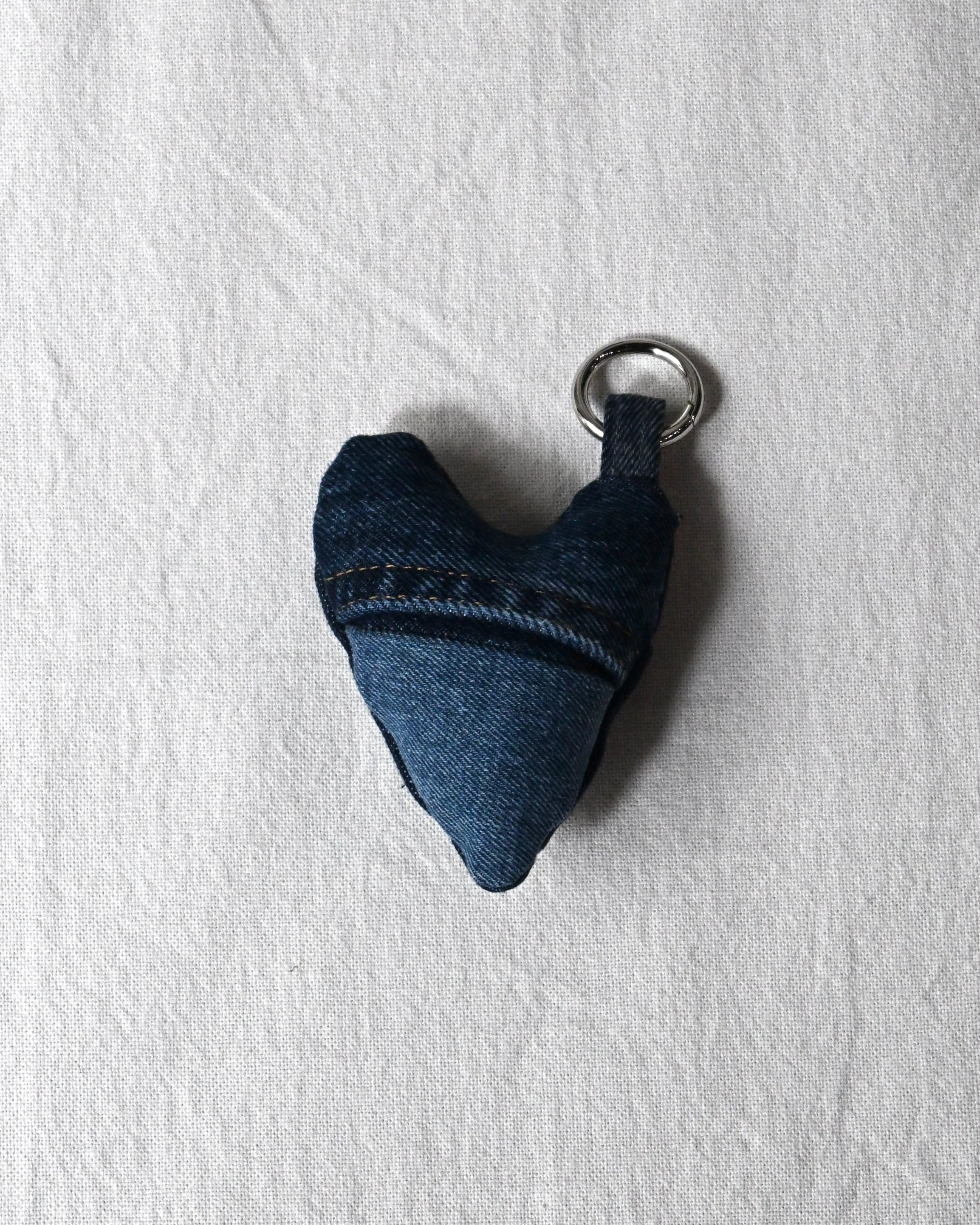 ID26-033-F/denim heart charm【A】
