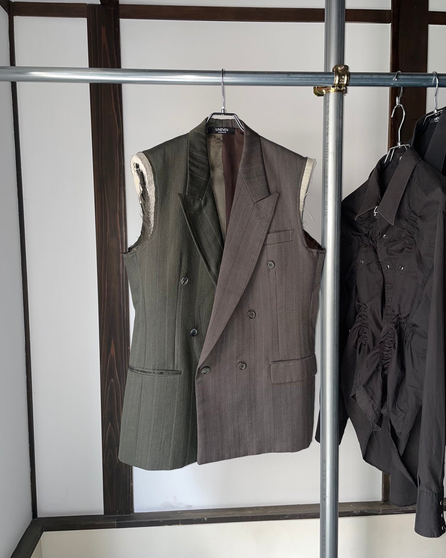 RE-040 / docking asymmetry vest【B】