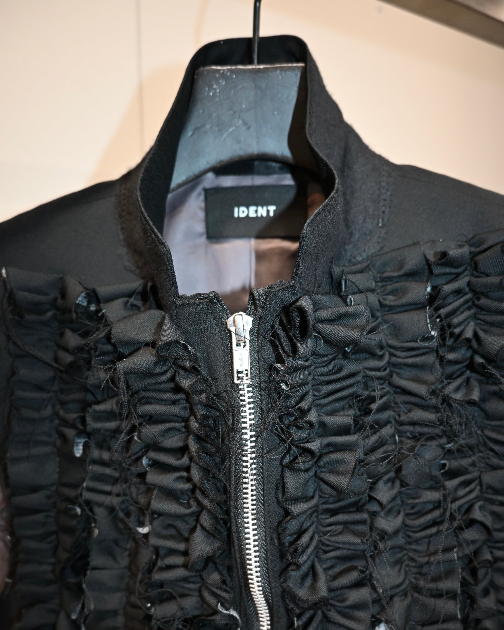 ID26-032-F / tailored frill vest【A】