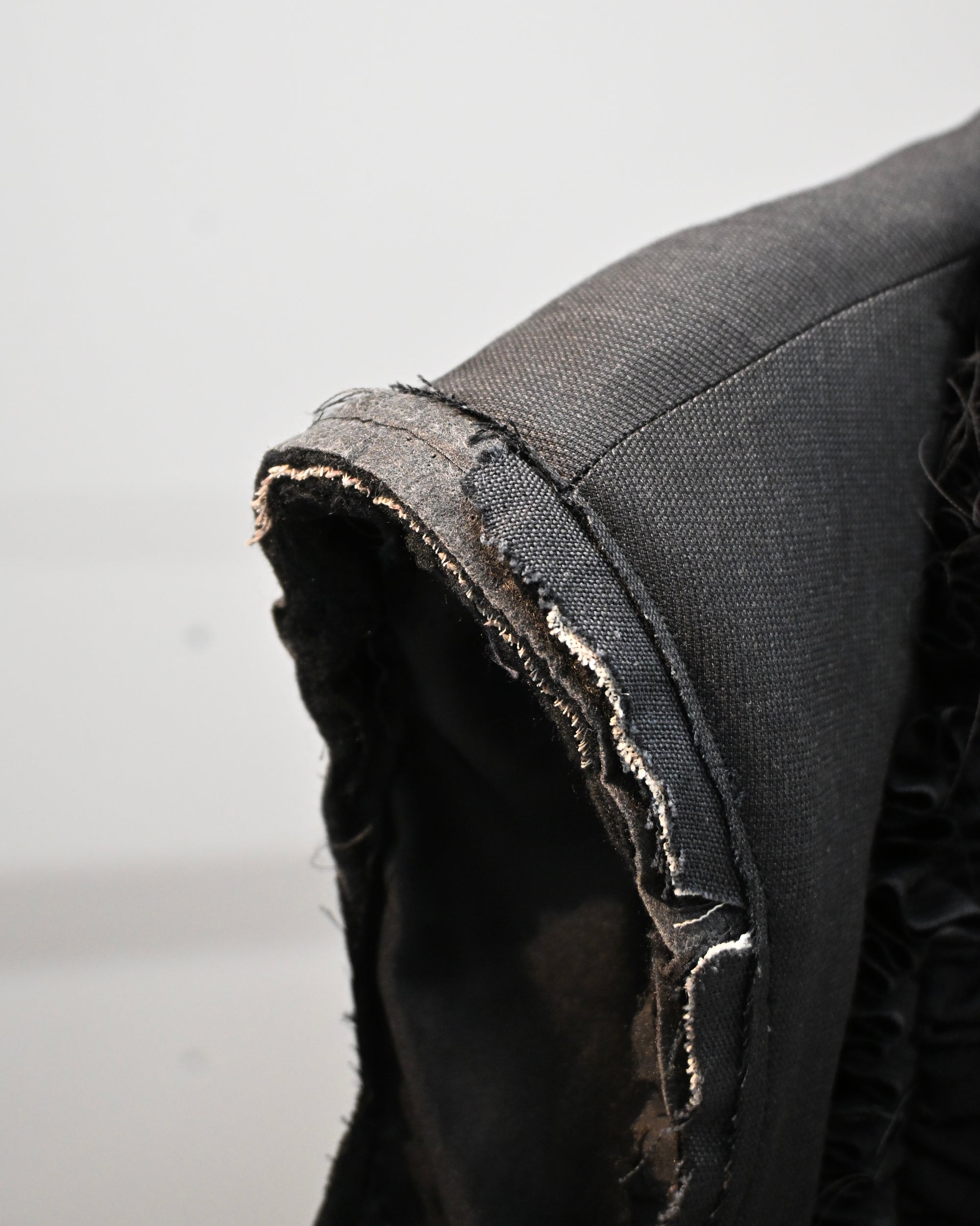 ID26-032-01-F / tailored frill vest【A】