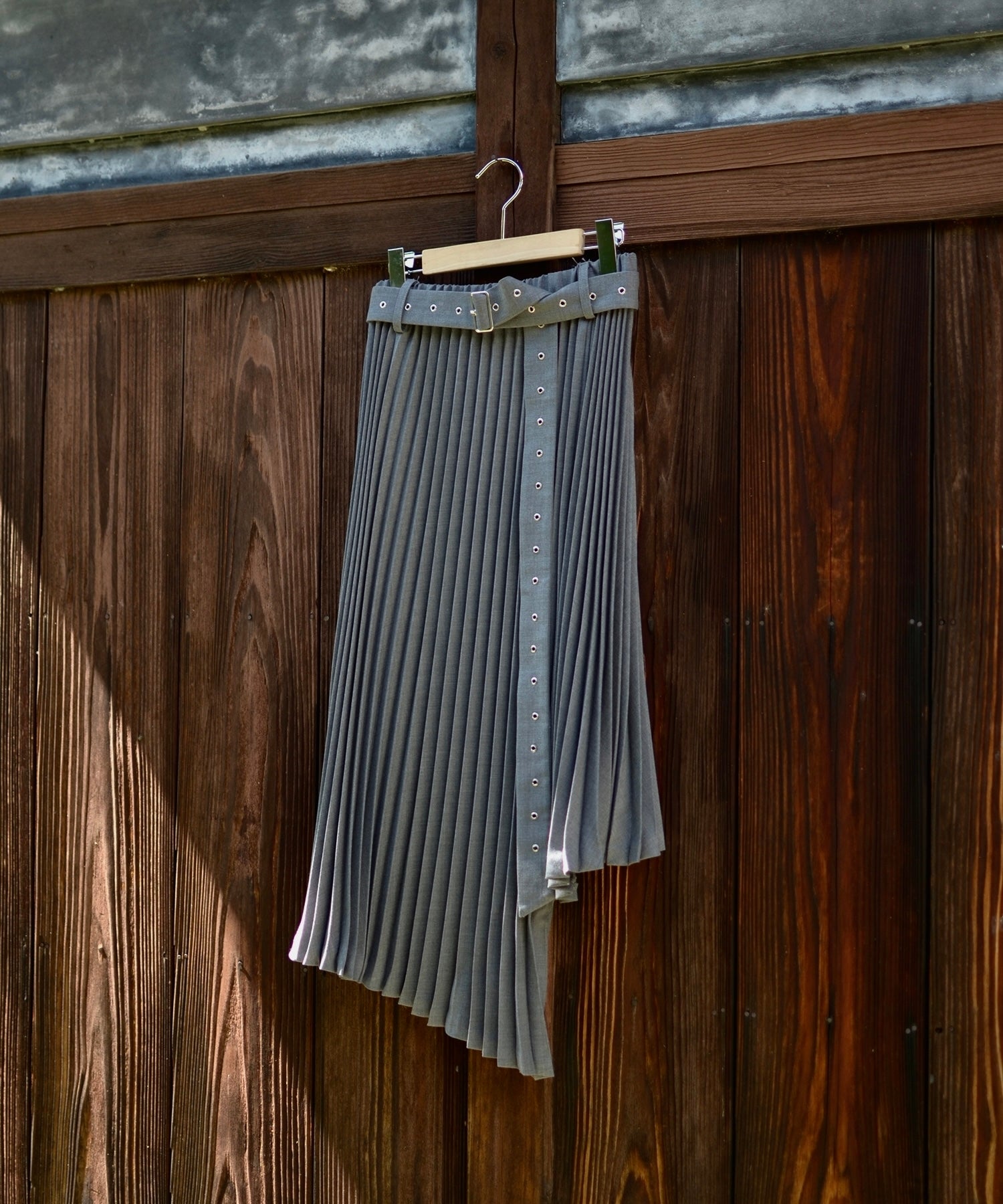 UE-003 / Asymmetrical Pleated Skirt