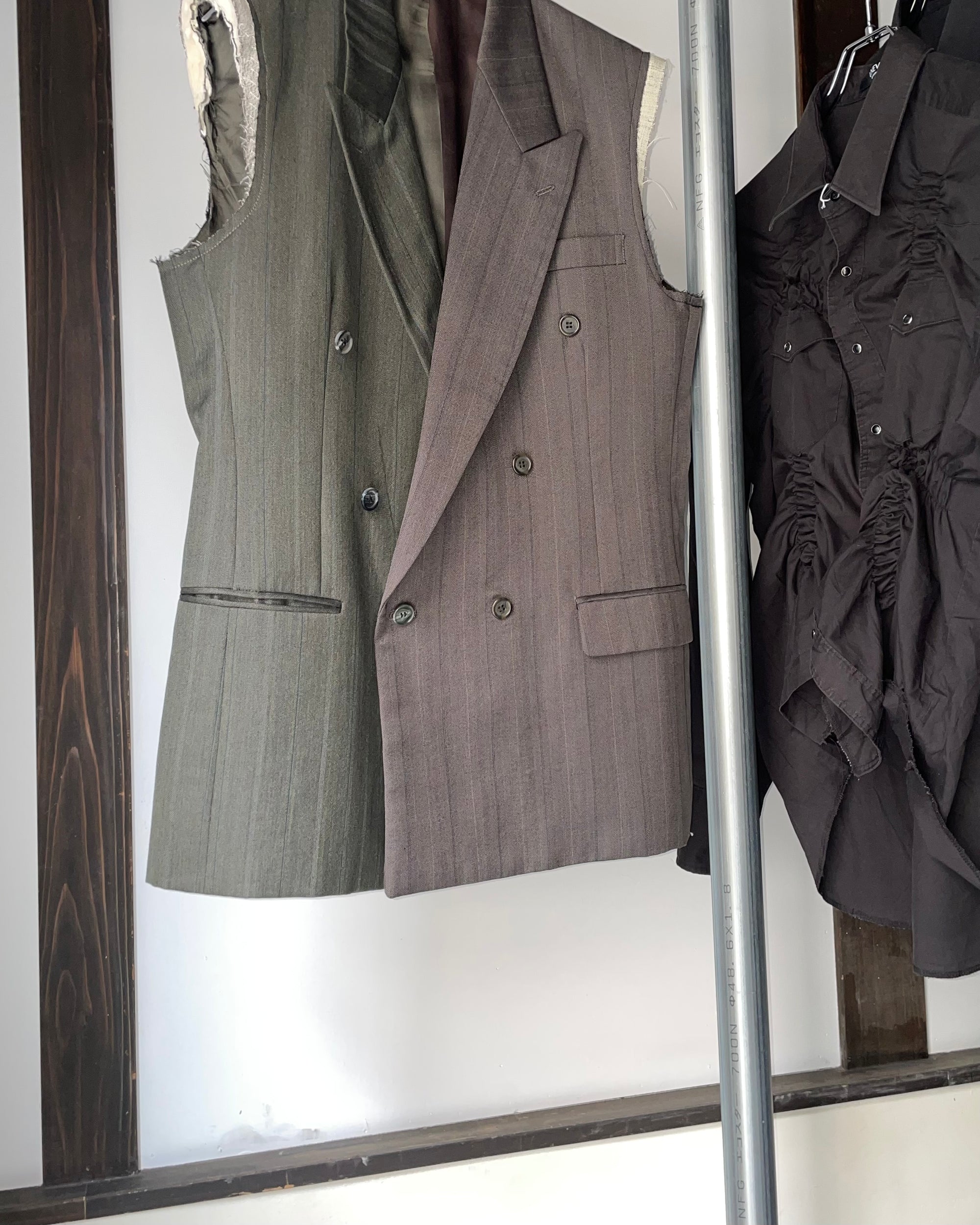 RE-040 / docking asymmetry vest【B】