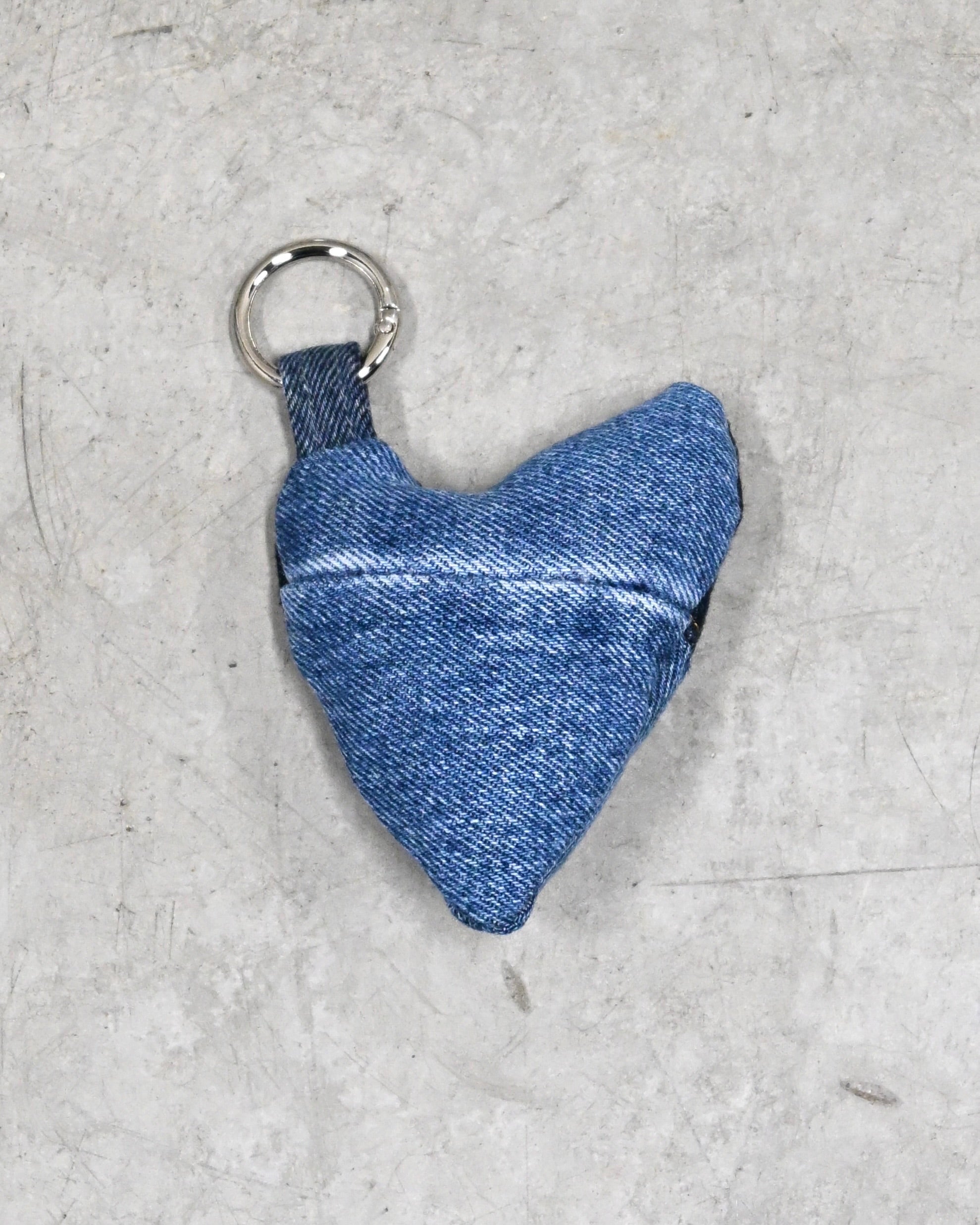 ID26-033-F /  denim heart charm【A】