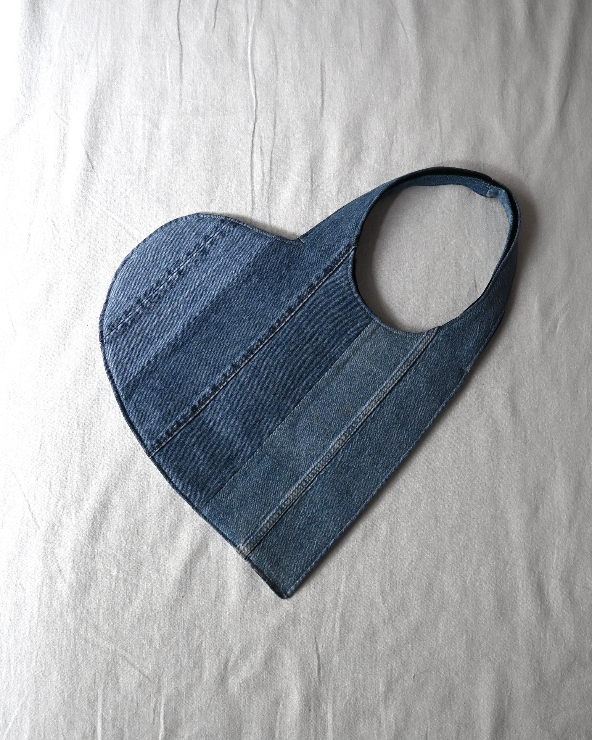 ID26-034–F / denim heart bag【A】