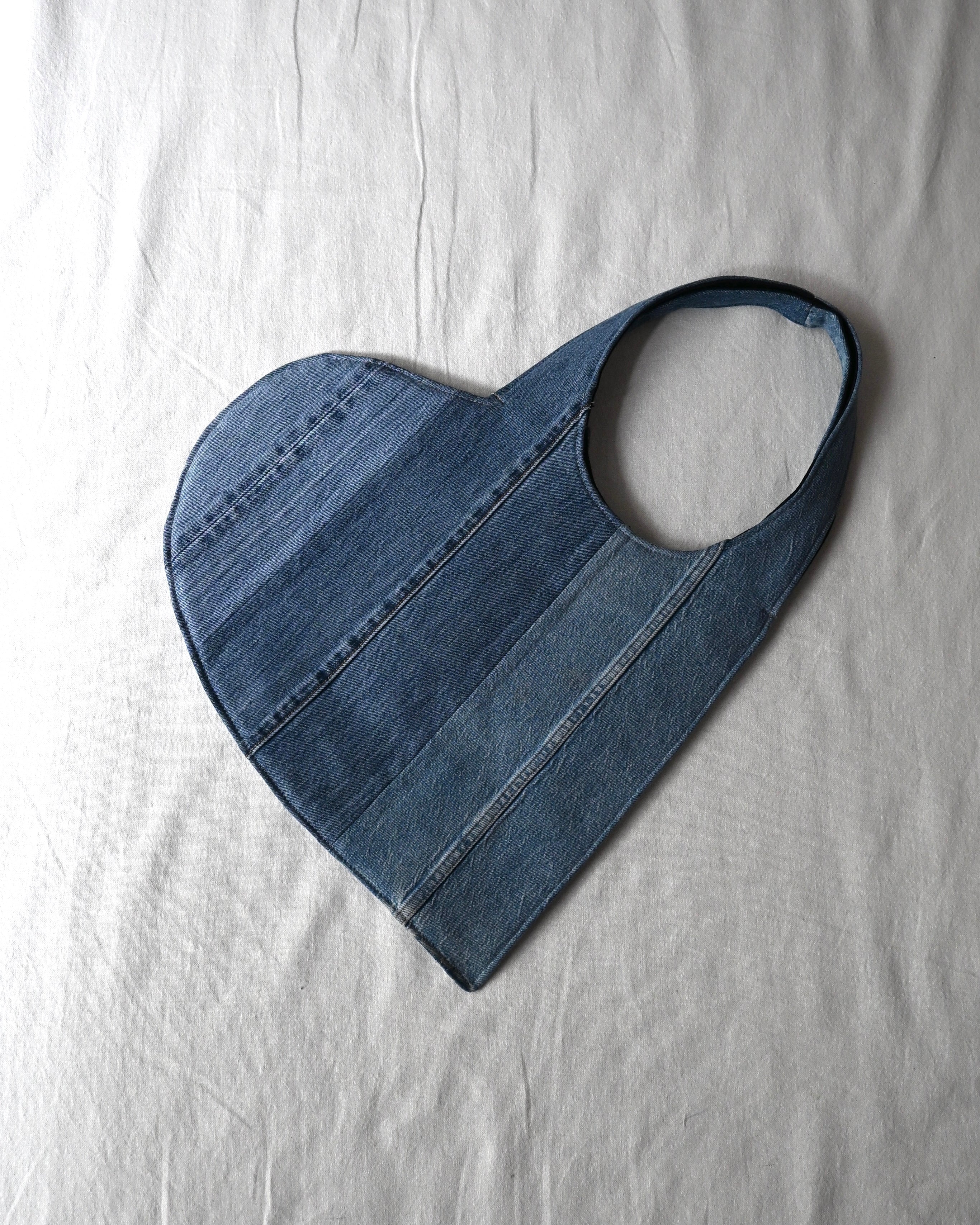 ID26-034–F / denim heart bag【A】