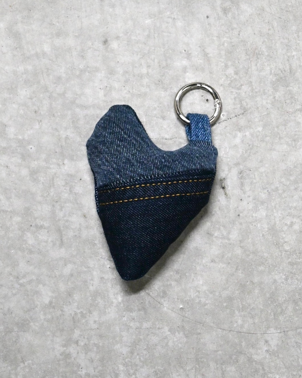 ID26-033-F /  denim heart charm【C】