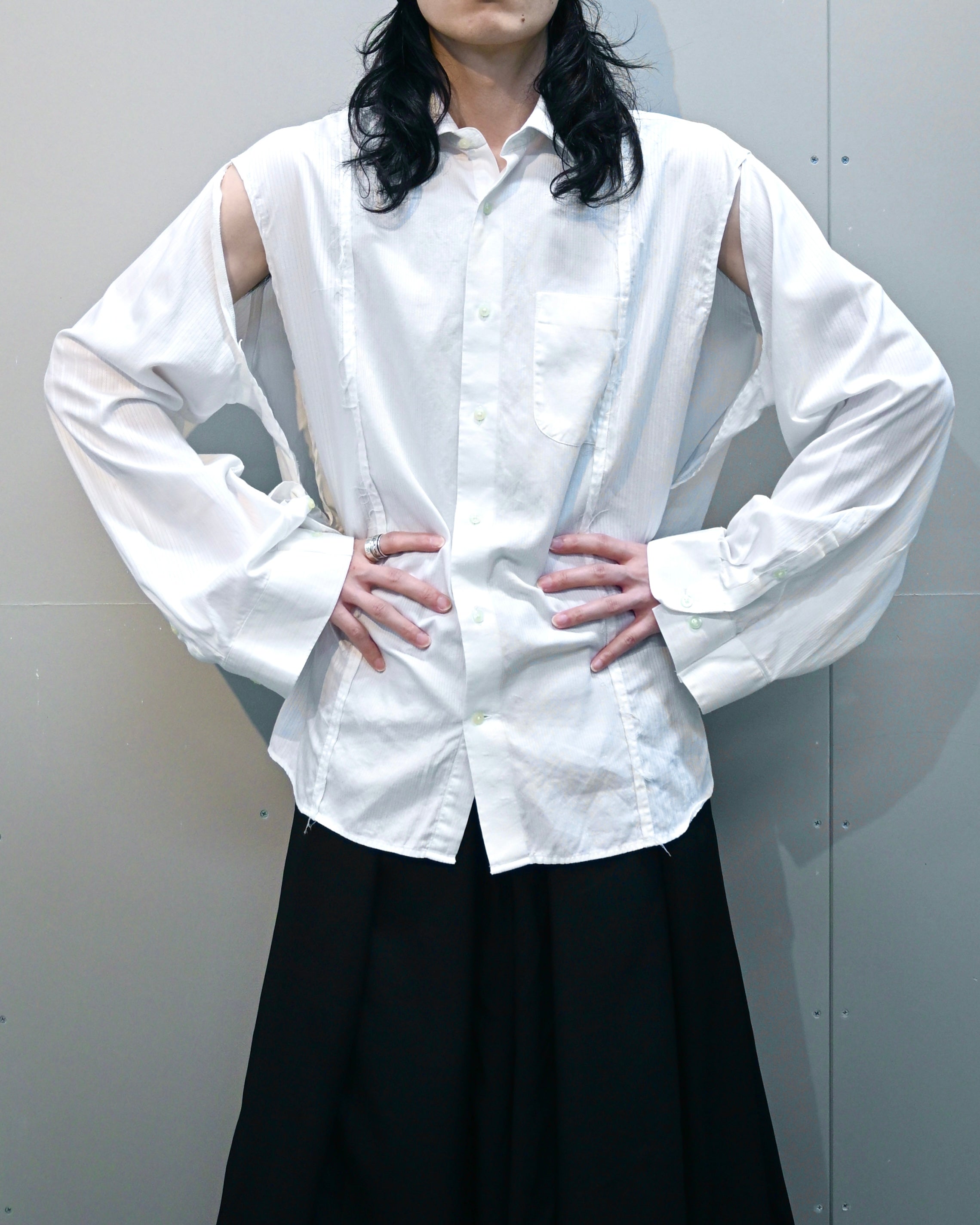 ID26-035-F / slit cape shirt【C】