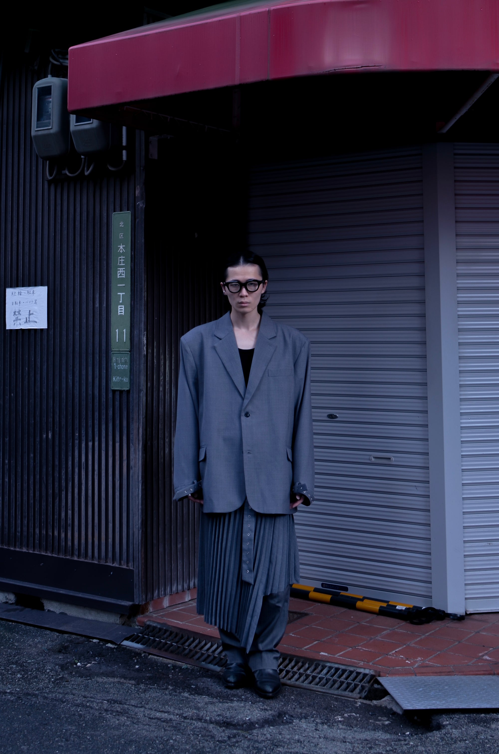 UE-003 / Asymmetrical Pleated Skirt