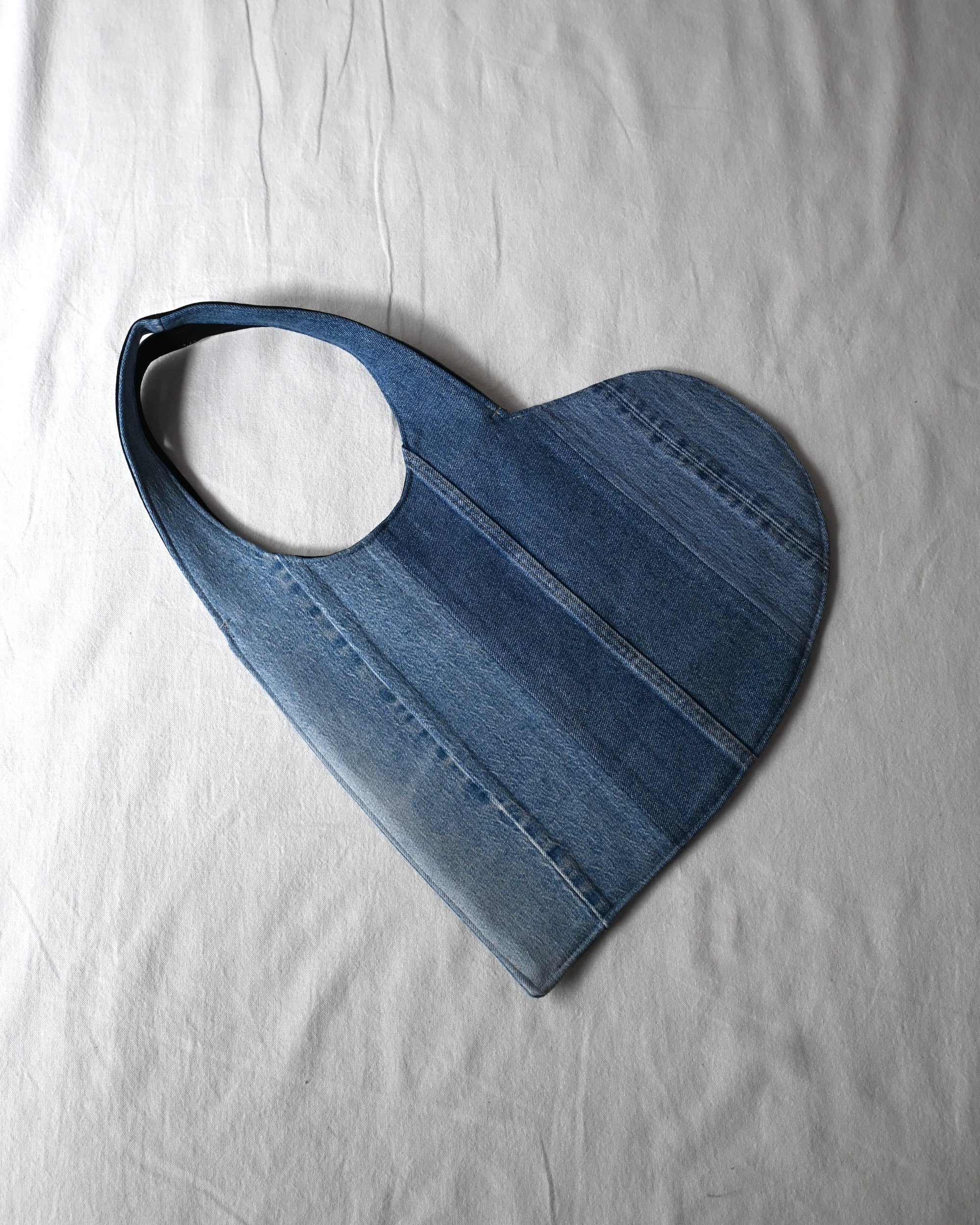 ID26-034–F / denim heart bag【A】