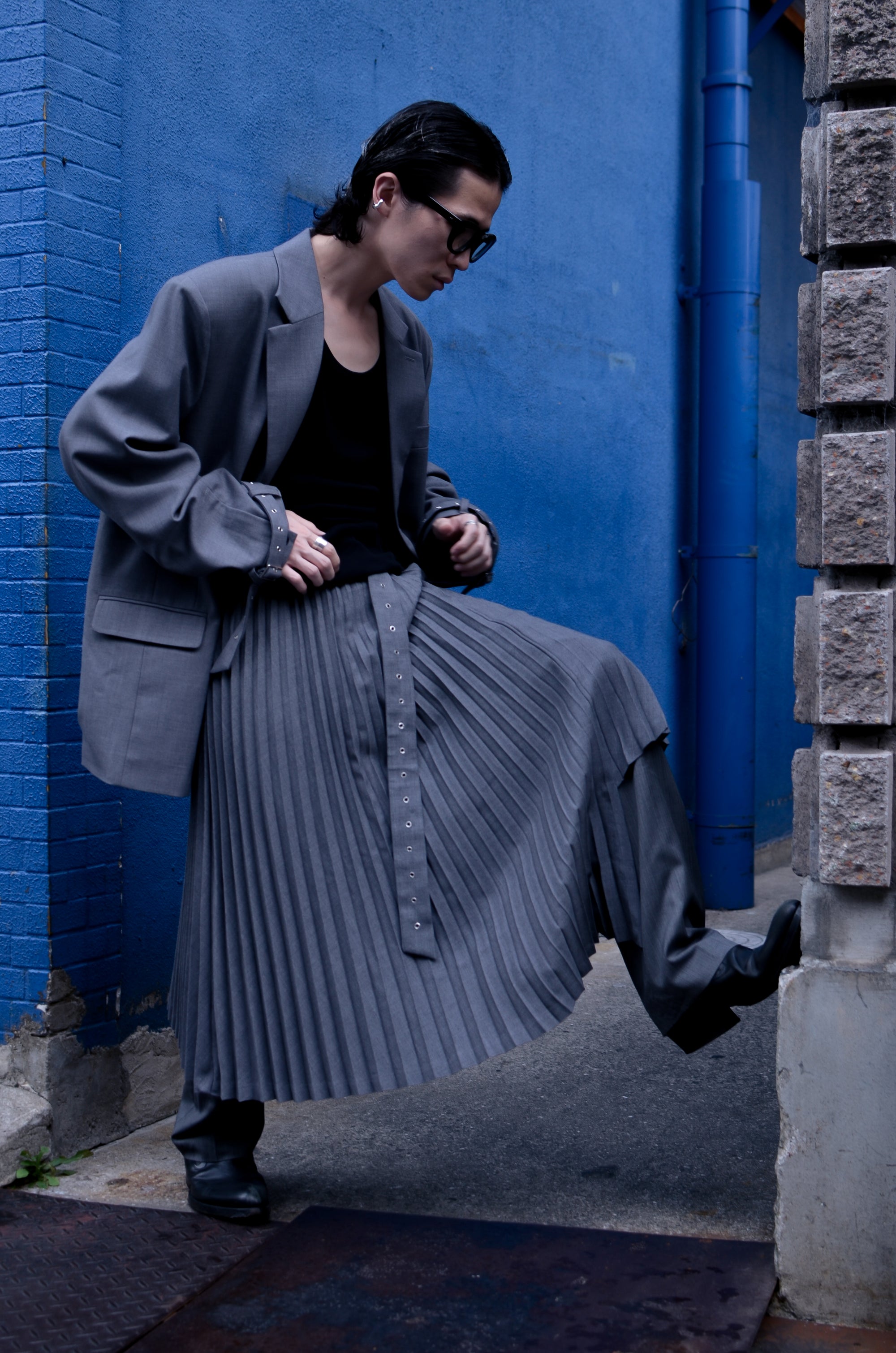 UE-003 / Asymmetrical Pleated Skirt