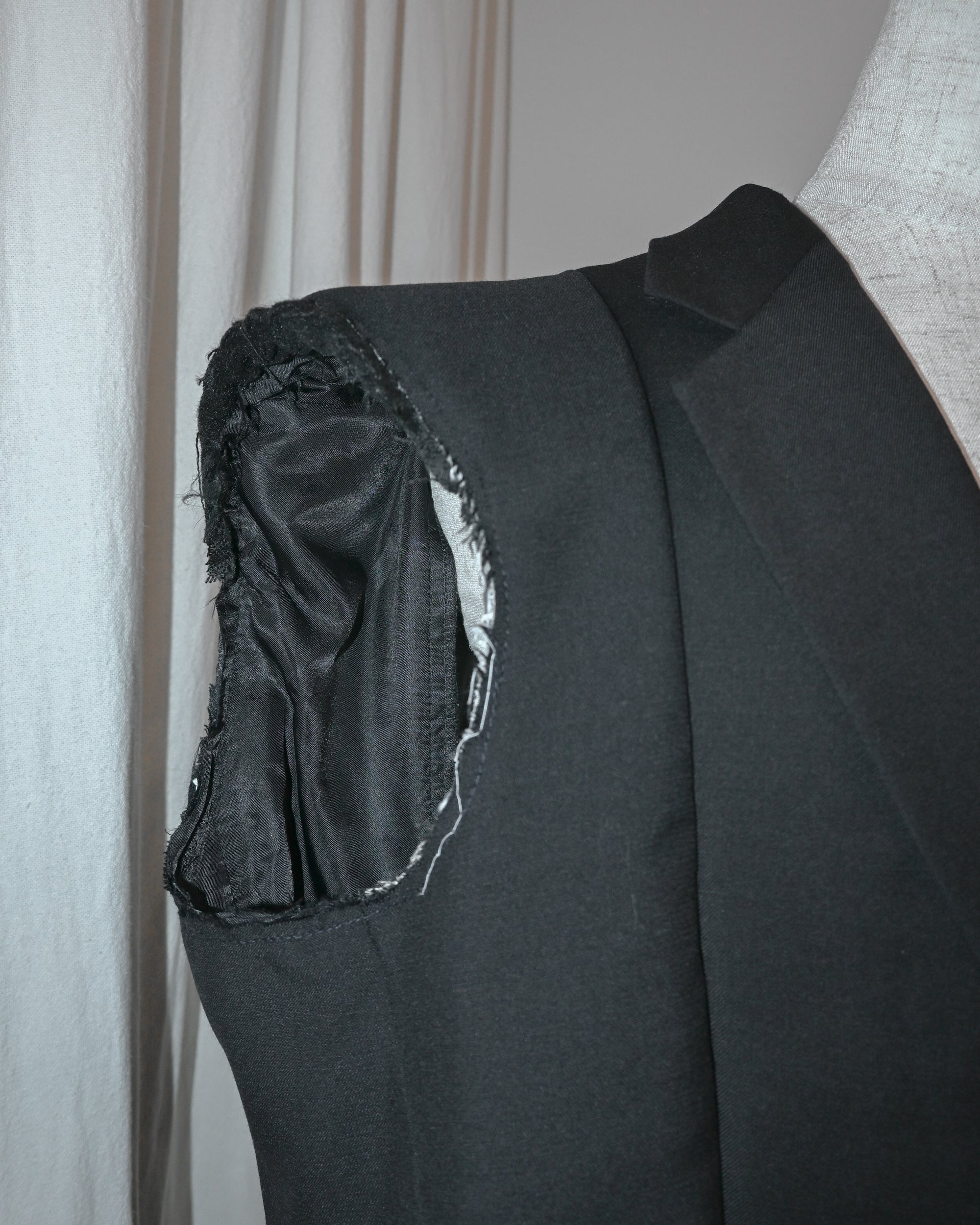 ID26-011-F / avant-garde tailored 【B】