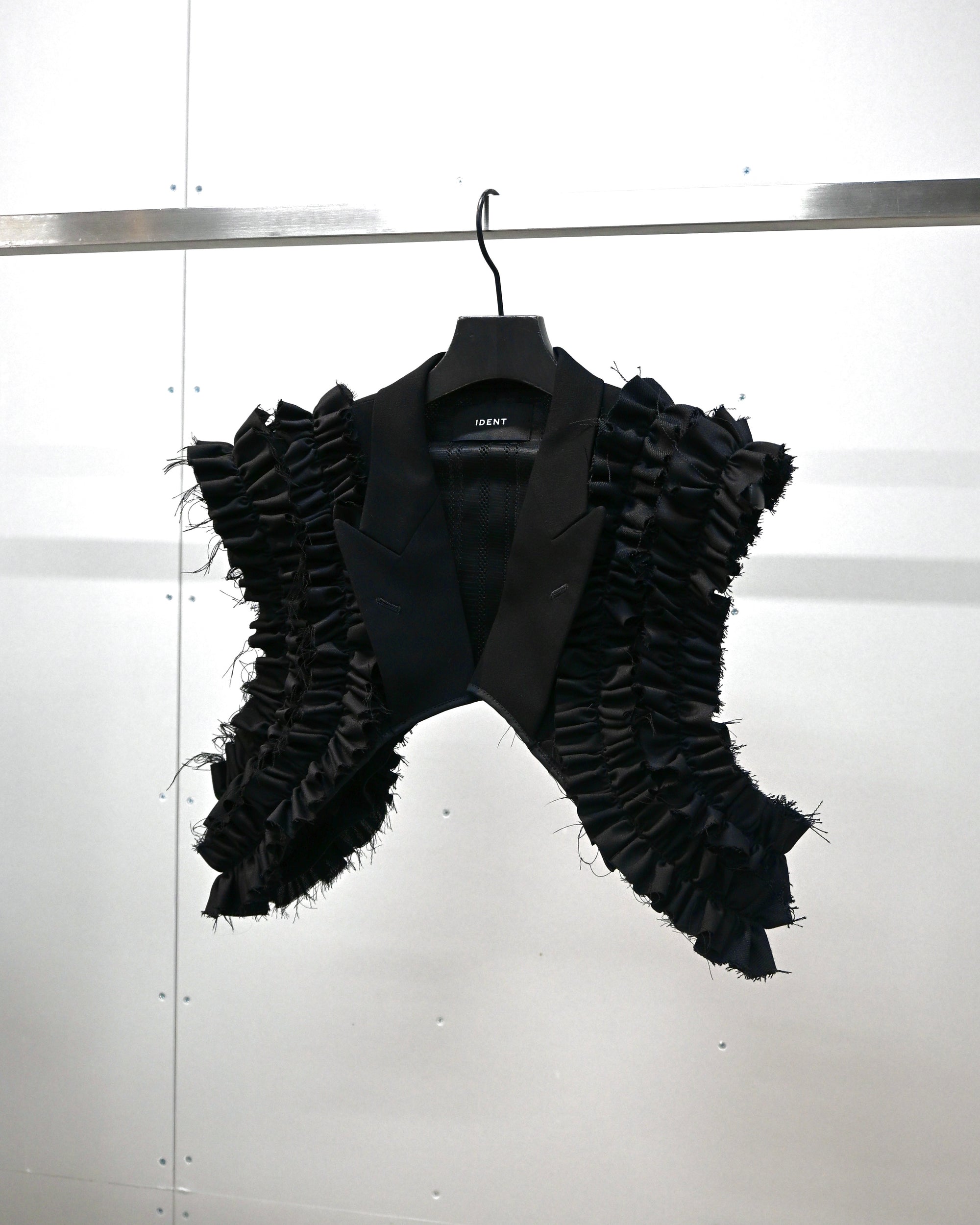 ID26-030-01-F / tailored frill harness【B】