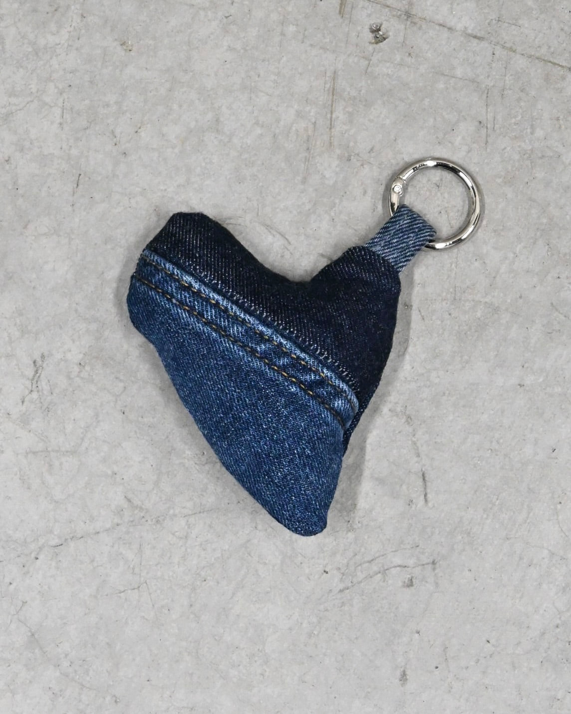 ID26-033-F /  denim heart charm【B】