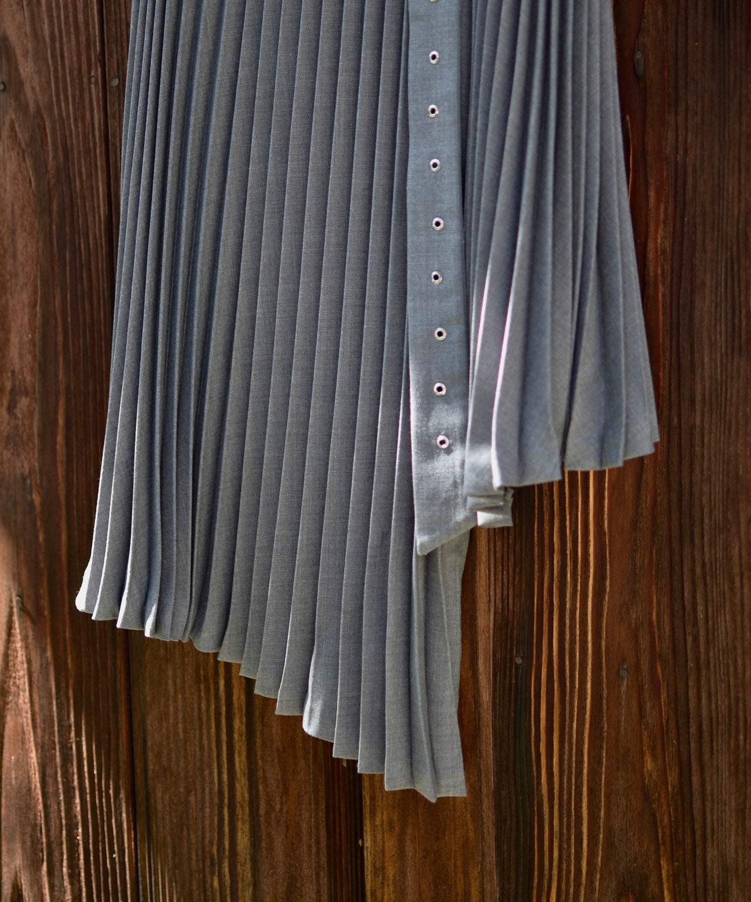 UE-003 / Asymmetrical Pleated Skirt