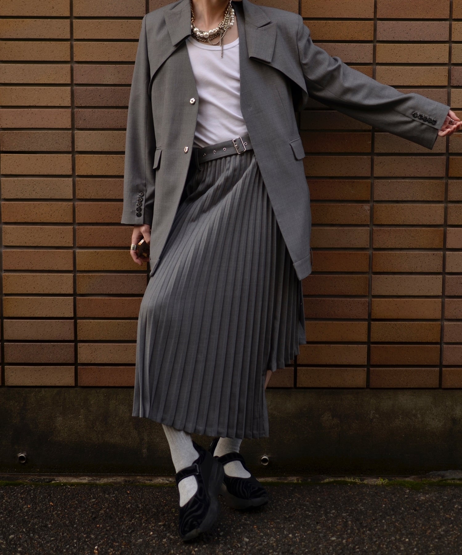 UE-003 / Asymmetrical Pleated Skirt