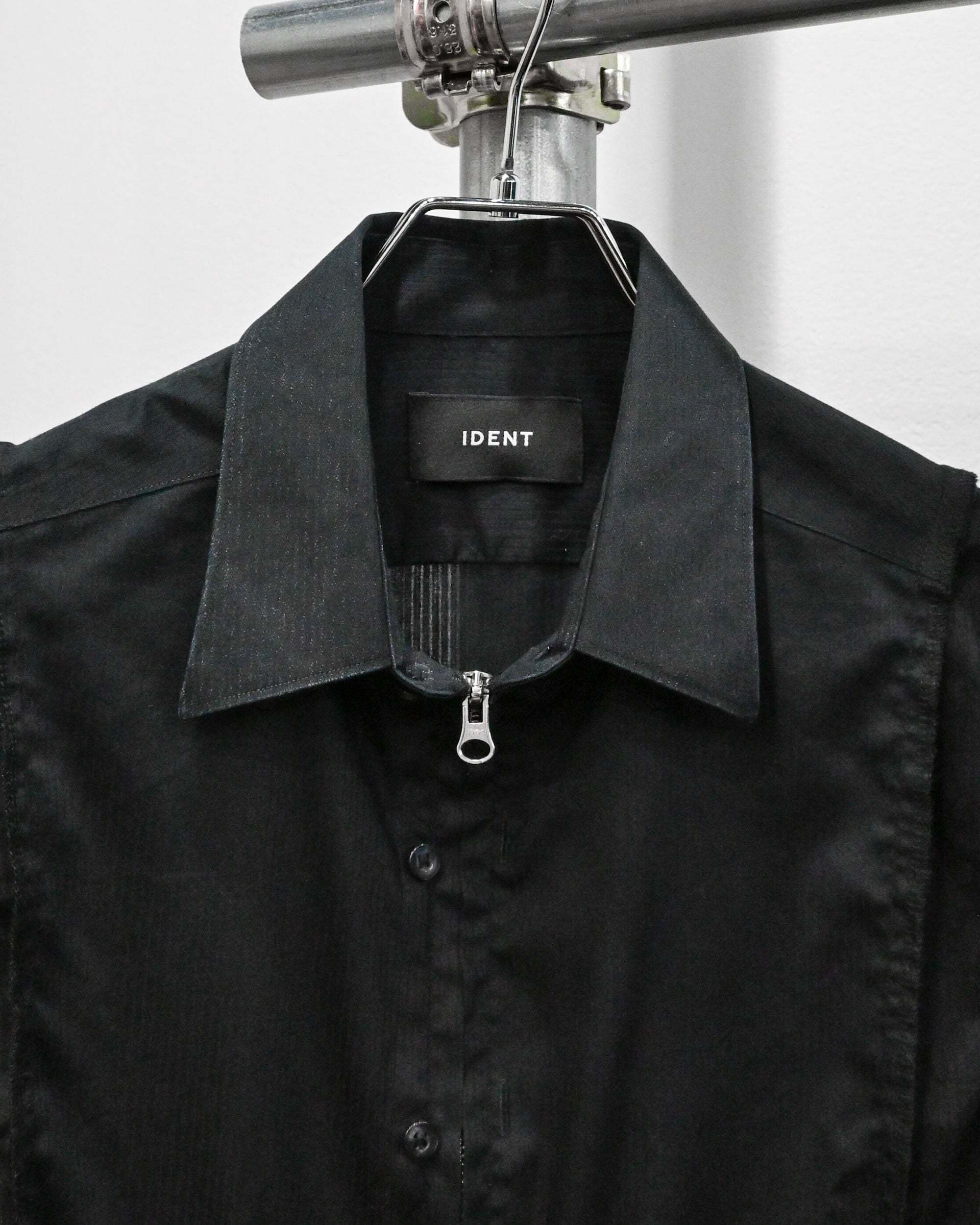 ID26−019-F / mirrored zip shirt【B】