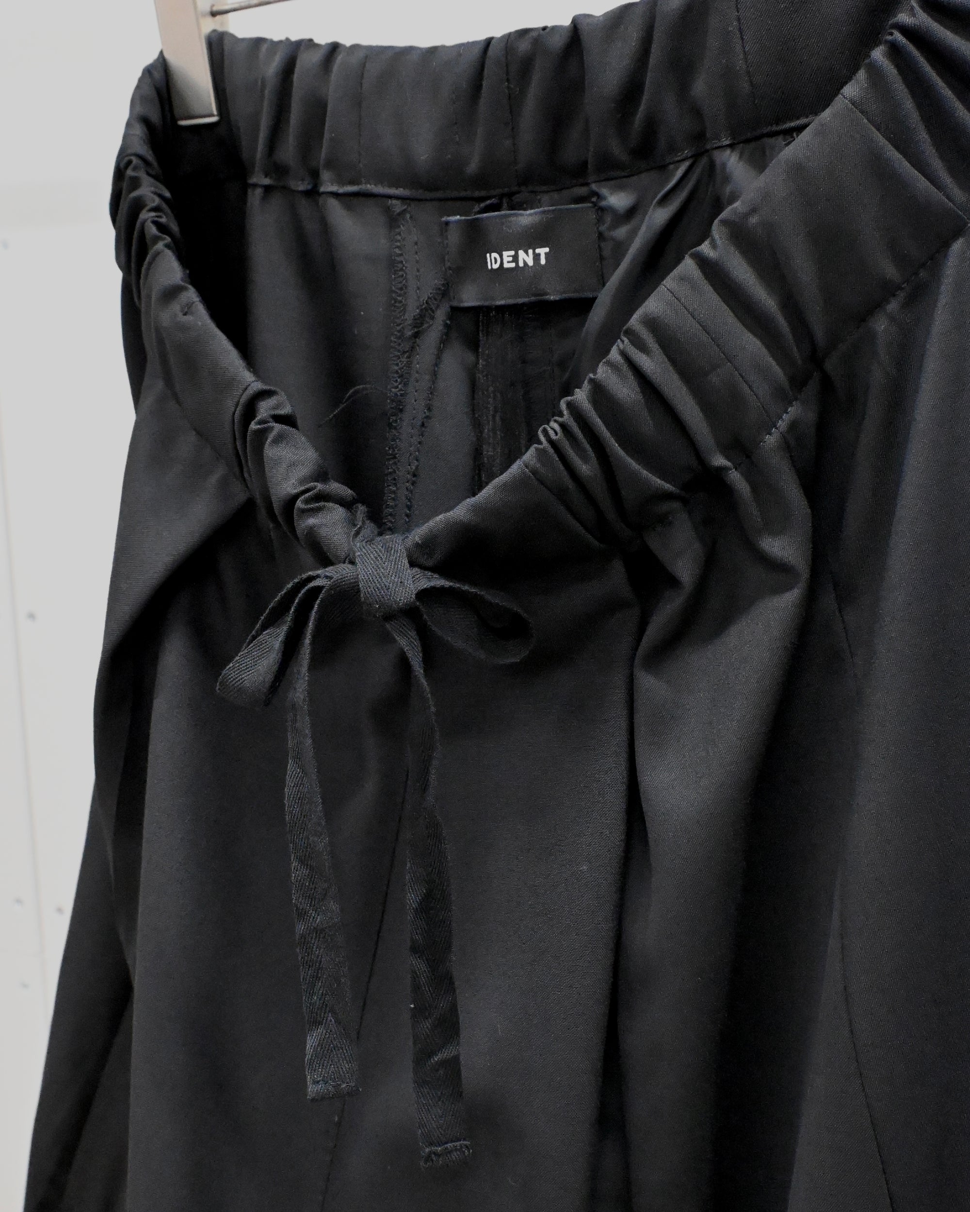ID26–005-01-F / rebuild slacks skirt【A】