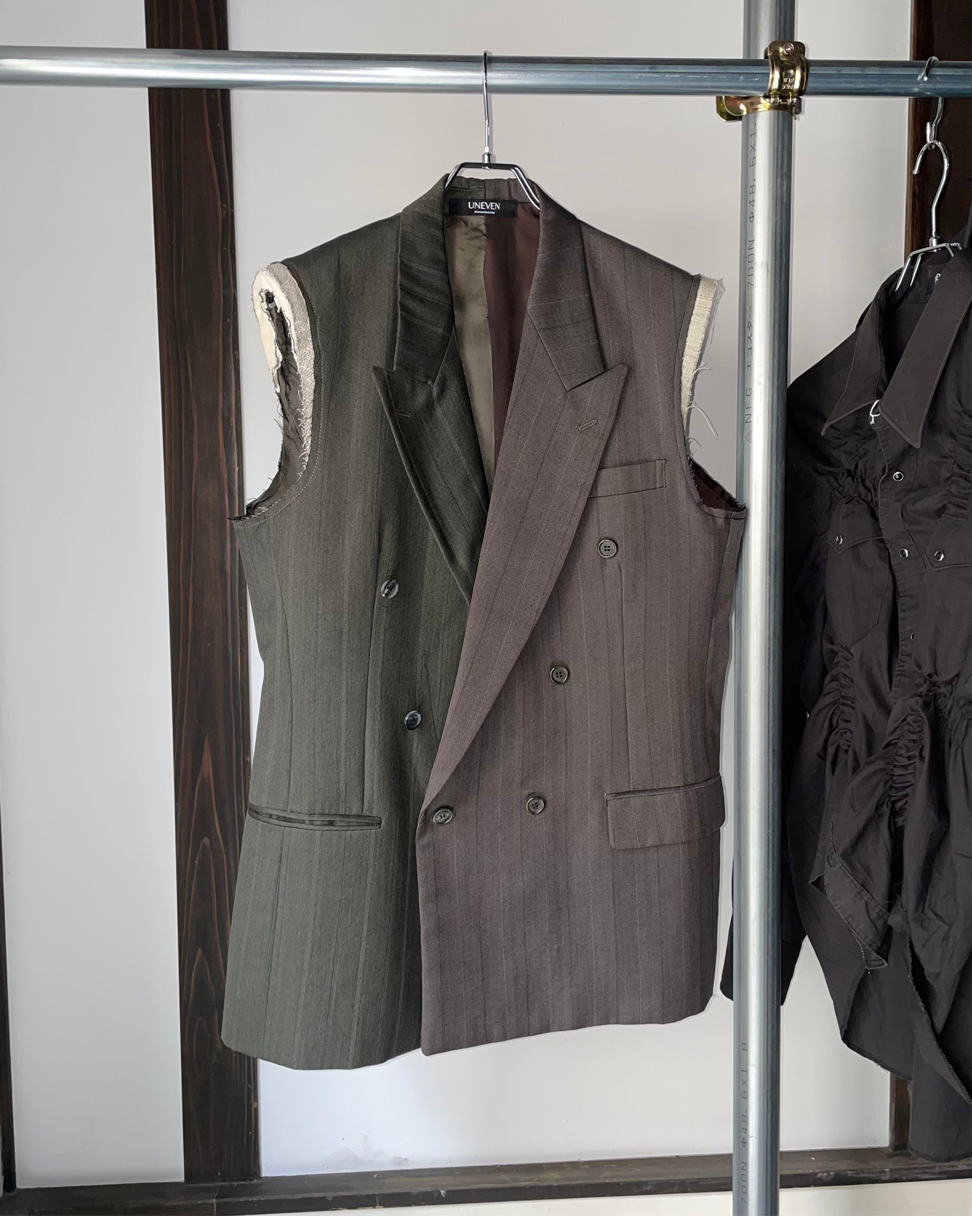 RE-040 / docking asymmetry vest【B】
