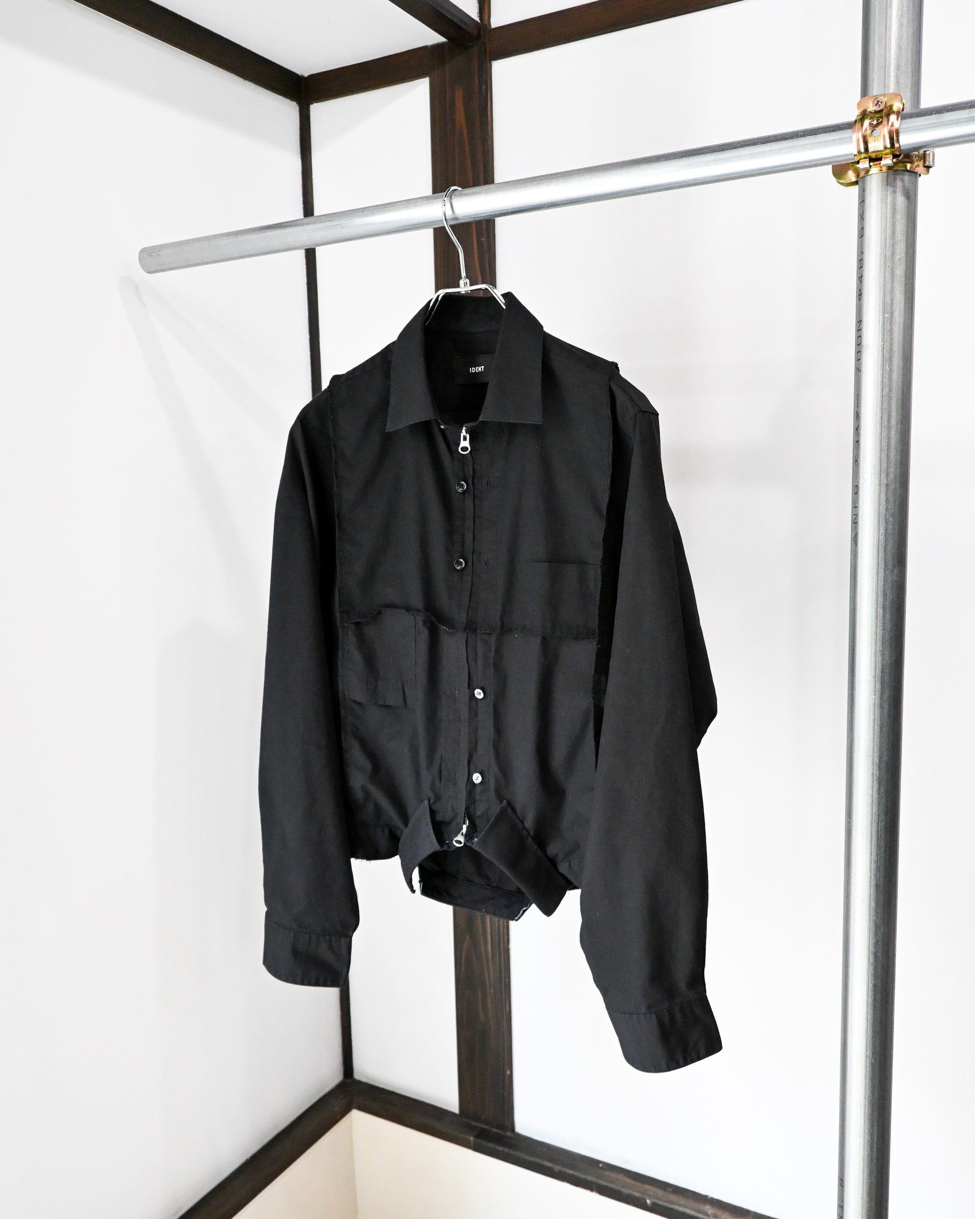 ID26−019-F / mirrored zip shirt【A】