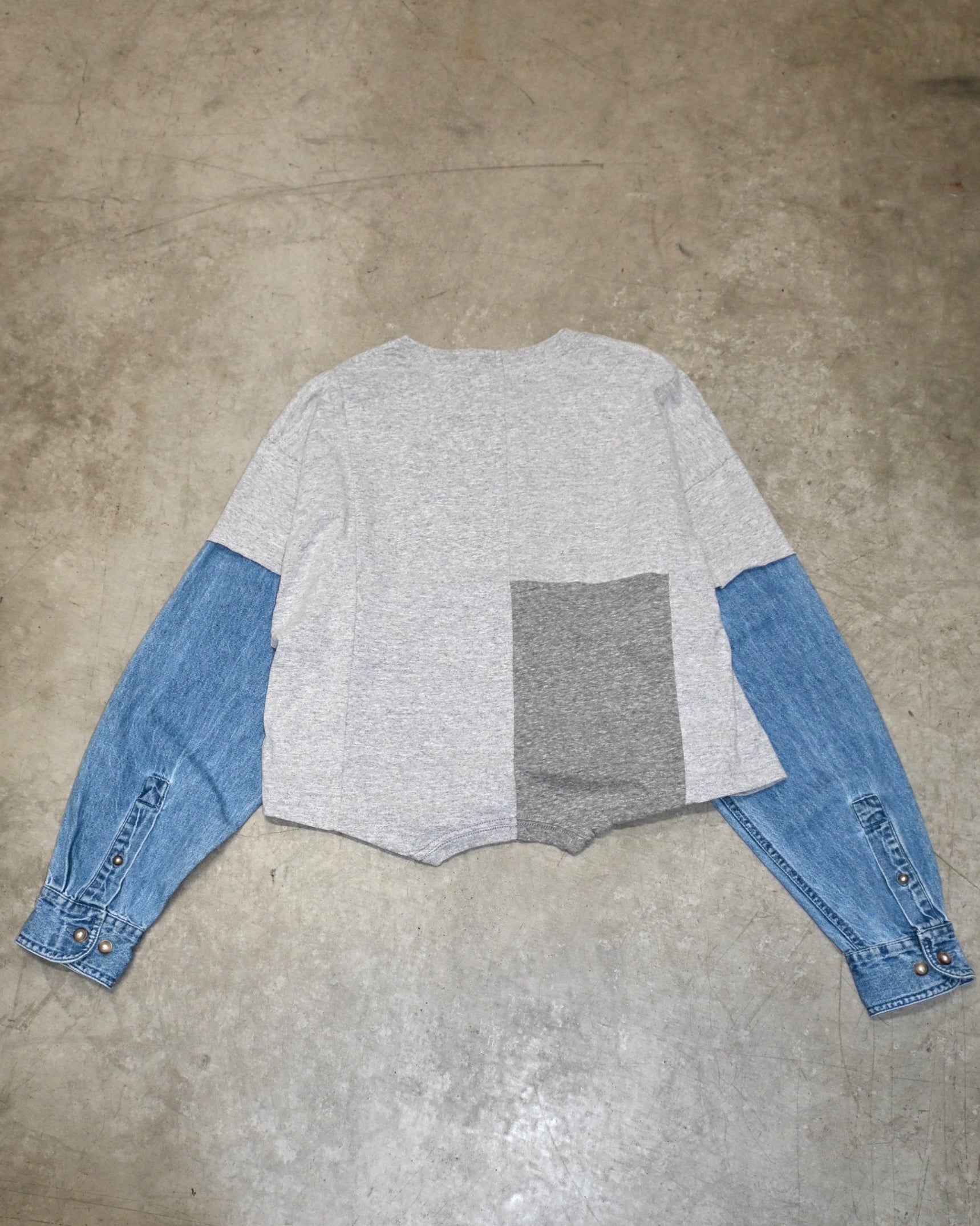 ID26-038-F / layered zip mickey top【A】