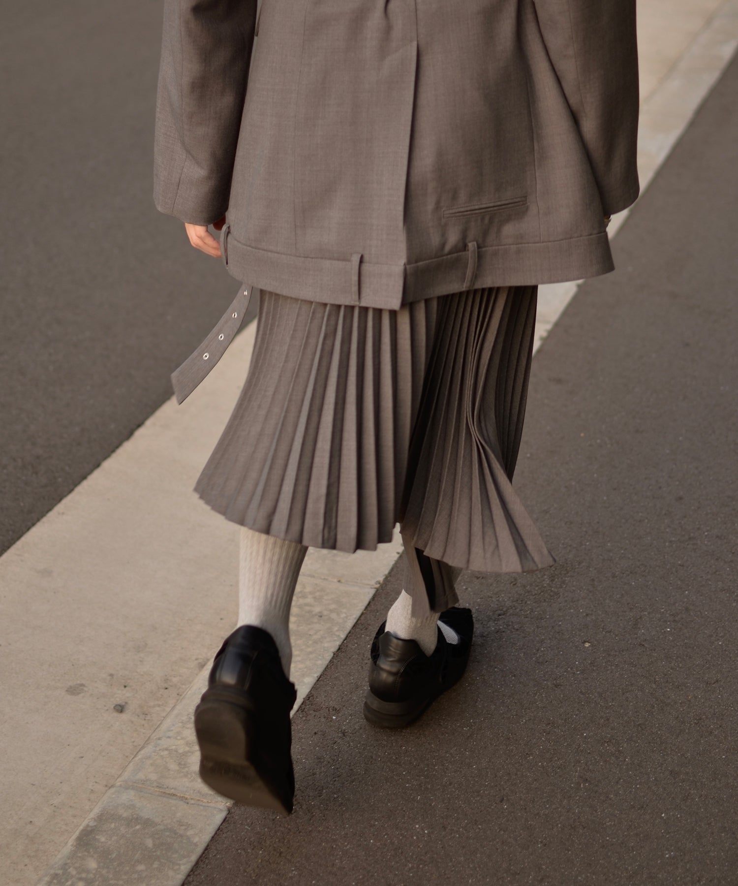 UE-003 / Asymmetrical Pleated Skirt