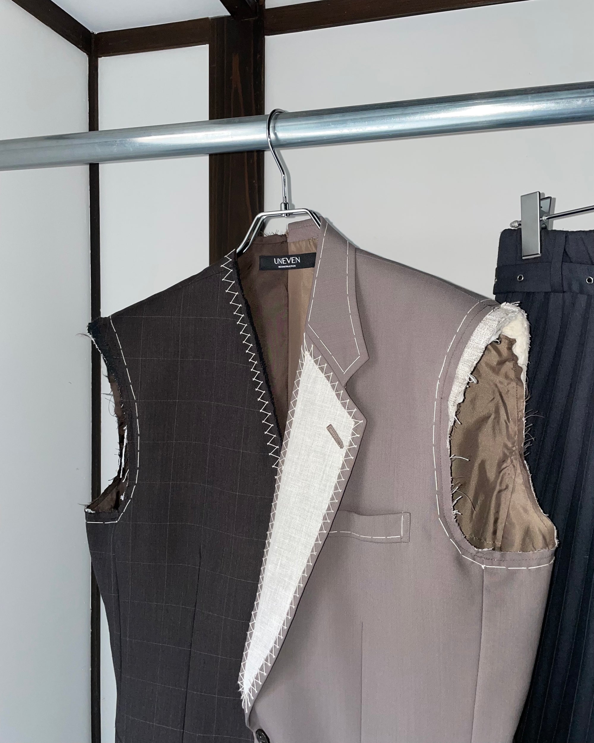 RE-015/hand stitch asymmetry vest【B】