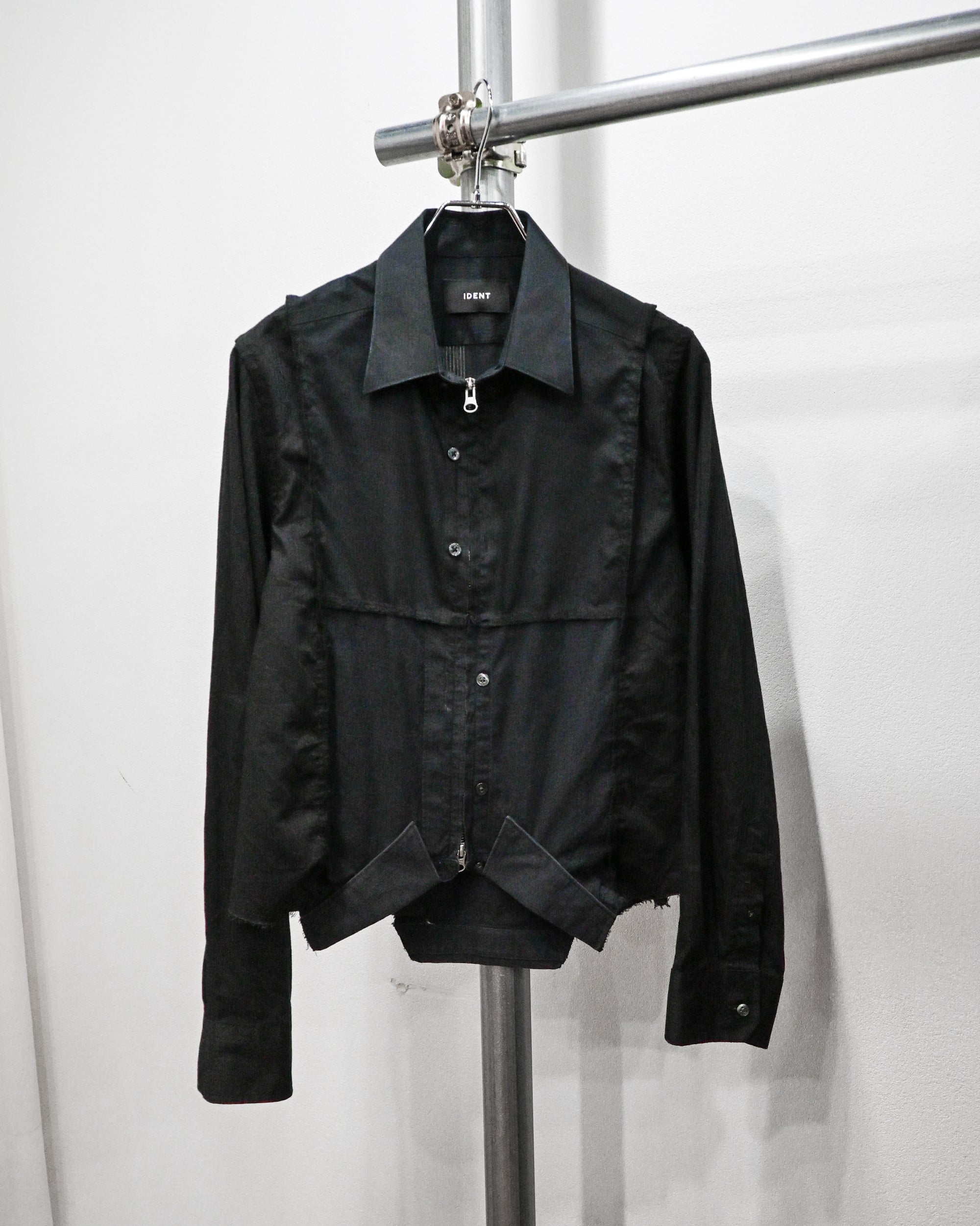 ID26−019-F / mirrored zip shirt【B】
