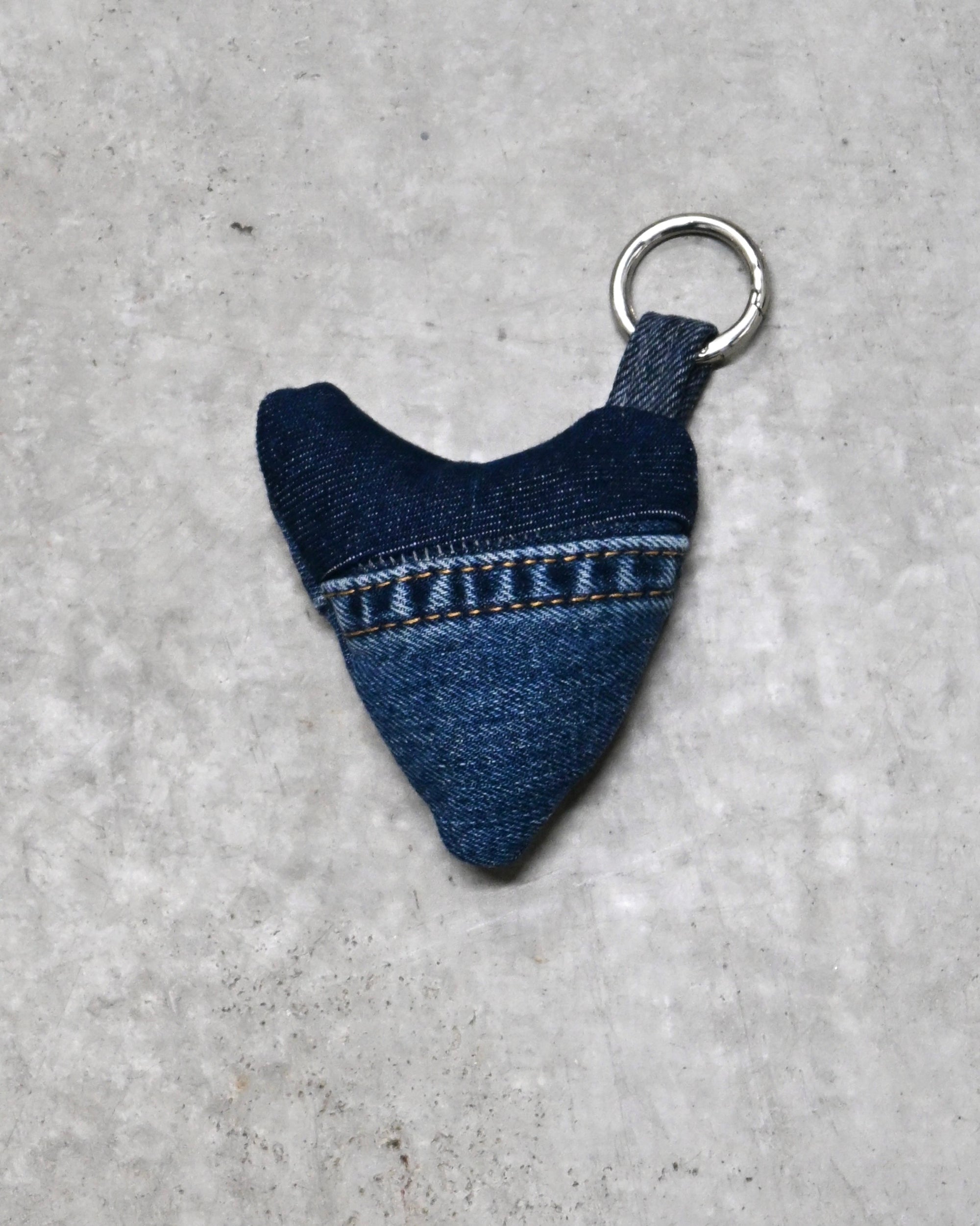 ID26-033-F /  denim heart charm【E】